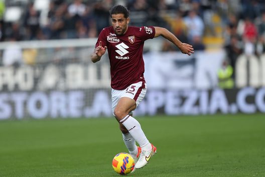 LA SPEZIA, ITALY - NOVEMBER 06: Ricardo Rodriguez of Torino FC in action during the Serie A match between Spezia Calcio v Torino FC at Stadio Alberto Picco on November 6, 2021 in La Spezia, Italy. (Photo by Gabriele Maltinti/Getty Images) Juric a Torino Channel: “In Coppa Italia farò turnover, sono fiducioso”- immagine 2
