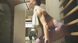 VIDEO / Il buongiorno della fidanzata di de Ligt arriva direttamente dalla palestra di casa