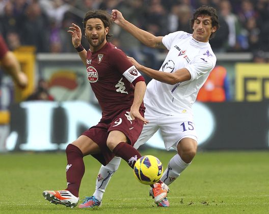  TURIN, ITALY - NOVEMBER 25: Rolando Bianchi of Torino FC competes for the ball with Stefan Savic of ACF Fiorentina during the Serie A match between Torino FC and ACF Fiorentina at Stadio Olimpico di Torino on November 25, 2012 in Turin, Italy. (Photo by Marco Luzzani/Getty Images) 