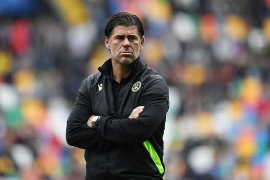 UDINE, ITALY - OCTOBER 23: Andrea Sottil, Head Coach of Udinese Calcio looks on prior to the Serie A match between Udinese Calcio and Torino FC at Dacia Arena on October 23, 2022 in Udine, Italy. (Photo by Alessandro Sabattini/Getty Images) Buset (Tuttosport): “L’Udinese ha frenato dopo la vittoria del Toro all’andata”- immagine 3
