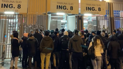 VIDEO Genoa-Palermo, tifosi rosa in coda nei pressi del settore ospiti del “Ferraris”