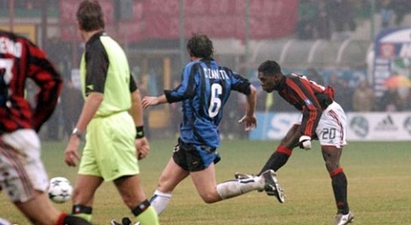 Clarence Seedorf a segno nel 3-2 del 2004 Clarence Seedorf a segno nel 3-2 del 2004