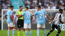 Lazio-Fiorentina, Colombo indeciso: fischi in ritardo e decisioni rivedibili