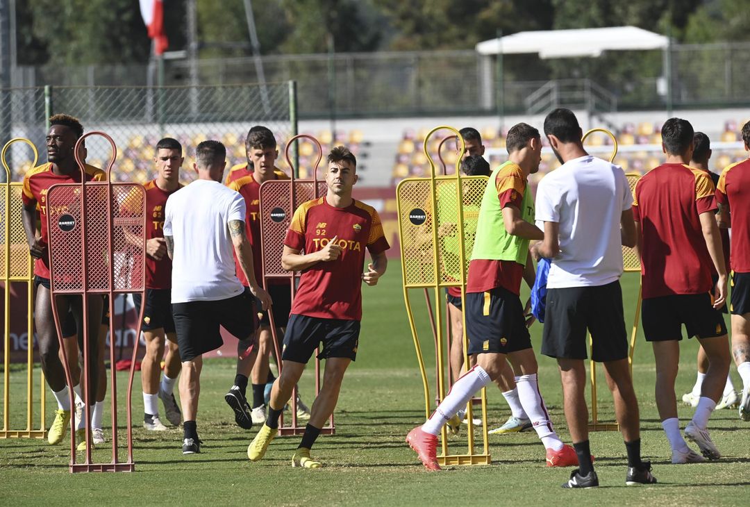 Trigoria, l’allenamento prima della partenza per Genova – FOTO GALLERY - immagine 8