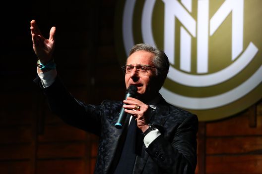 (Photo by Marco Luzzani - Inter/FC Internazionale via Getty Images) Bonolis: “La Juve si lamenta degli arbitri? Noi sono 40 anni che lo facciamo…”- immagine 2