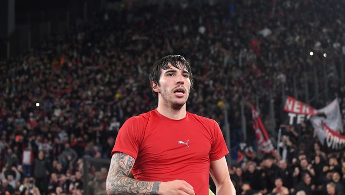 ROME, ITALY - APRIL 24: Sandro Tonali of AC Milan celebrates after scoring the goal during the Serie A match between SS Lazio and AC Milan at Stadio Olimpico on April 24, 2022 in Rome, Italy. (Photo by Claudio Villa/AC Milan via Getty Images) ROME, ITALY - APRIL 24: Sandro Tonali of AC Milan celebrates after scoring the goal during the Serie A match between SS Lazio and AC Milan at Stadio Olimpico on April 24, 2022 in Rome, Italy. (Photo by Claudio Villa/AC Milan via Getty Images)