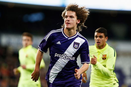 BRUSSELS, BELGIUM - FEBRUARY 23: Wout Faes of Anderlecht in action during the UEFA Youth League Round of 16 match between RSC Anderlecht and FC Barcelona held at at Constant Vanden Stock Stadium on February 23, 2015 in Brussels, Belgium. (Photo by Dean Mouhtaropoulos/Getty Images) Fiorentina, la Conference ti rifà il muro: un nuovo nome per la difesa- immagine 2