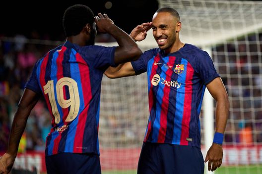BARCELONA, SPAIN - AUGUST 07: Pierre-Emerick Aubameyang of FC Barcelona celebrates with Franck Kessie after scoring his team's fifth goal during the Joan Gamper Trophy match between FC Barcelona and Pumas UNAM at Spotify Camp Nou on August 07, 2022 in Barcelona, Spain. (Photo by Alex Caparros/Getty Images) Il Tottenham piomba su Kessiè: abbandonata la pista Amrabat?- immagine 2