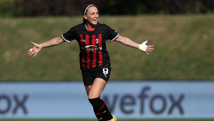 Asllani: 'Aprire i grandi stadi permette al calcio femminile di avere più visibilità' (getty images)