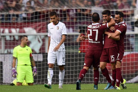 Marco Benassi esulta dopo il gran gol realizzato contro il Palermo Marco Benassi esulta dopo il gran gol realizzato contro il Palermo