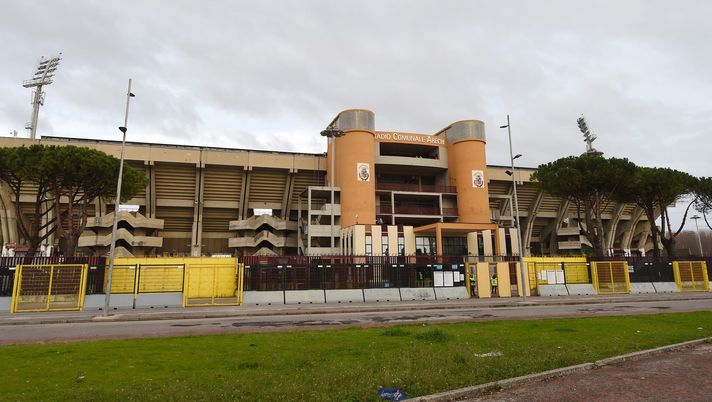 SALERNO, ITALY - JANUARY 06: A general view of the Stadio Arechi before the Serie A match between US Salernitana and Venezia FC at Stadio Arechi on January 06, 2022 in Salerno, Italy.
US Salernitana team counted at least 9 positive players due to the Sars Cov19 Omicron variant expansion. (Photo by Francesco Pecoraro/Getty Images) Danni a un occhio al derby campano: tifoso risarcito dopo 15 anni! - immagine 1