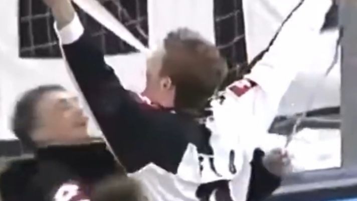 Il derby anti-viola di Flonaldo: c’è ancora il suo poster al Franchi di Siena… Il derby anti-viola di Flonaldo: c’è ancora il suo poster al Franchi di Siena… - immagine 1