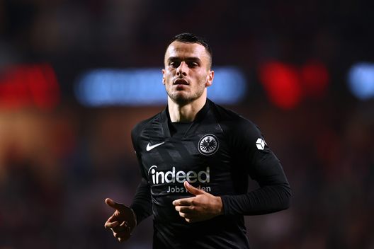 ANTWERPEN, BELGIUM - SEPTEMBER 30: Filip Kostic of Eintracht Frankfurt in action during the UEFA Europa League group D match between Royal Antwerp FC and Eintracht Frankfurt at Bosuilstadion on September 30, 2021 in Antwerpen, Belgium. (Photo by Dean Mouhtaropoulos/Getty Images) Rivali in Conference: West Ham scatenato, pronto un super doppio colpo- immagine 2