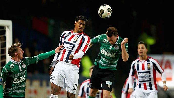 TILBURG, NETHERLANDS - JANUARY 27: Darryl Lachman of Willem II challenges for the headed ball with Bart Vriends of Sparta Rotterdam during the Dutch Eredivisie match between Willem II Tilburg and Sparta Rotterdam held at Koning Willem II Stadium on January 27, 2017 in Tilburg, Netherlands. (Photo by Dean Mouhtaropoulos/Getty Images) TILBURG, NETHERLANDS - JANUARY 27: Darryl Lachman of Willem II challenges for the headed ball with Bart Vriends of Sparta Rotterdam during the Dutch Eredivisie match between Willem II Tilburg and Sparta Rotterdam held at Koning Willem II Stadium on January 27, 2017 in Tilburg, Netherlands. (Photo by Dean Mouhtaropoulos/Getty Images)