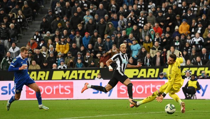 NEWCASTLE UPON TYNE, ENGLAND - JANUARY 10: Newcastle player Joelinton slides the ball past Leicester goalkeeper Danny Ward for the second goal during the Carabao Cup Quarter Final match between Newcastle United and Leicester City at St James' Park on January 10, 2023 in Newcastle upon Tyne, England. (Photo by Stu Forster/Getty Images) Ahi Newcastle: Joelinton fermato in stato di ebrezza alla guida della sua auto - immagine 1