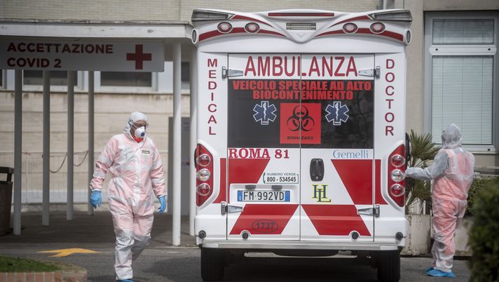 ROME, ITALY - MARCH 17: Medical staff collect a patient from an ambulance at the second Covid-19 hospital in the Columbus unit on March 17, 2020, in Rome, Italy. Italian Government continues to enfoce the nationwide lockdown measures to control the coronavirus spread. (Photo by Antonio Masiello/Getty Images) Coronavirus