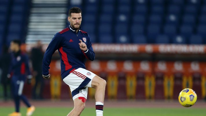 ROME, ITALY - DECEMBER 23: Luca Ceppitelli of Cagliari Calcio warms up prior to the Serie A match between AS Roma and Cagliari Calcio at Stadio Olimpico on December 23, 2020 in Rome, Italy. Sporting stadiums around Italy remain under strict restrictions due to the Coronavirus Pandemic as Government social distancing laws prohibit fans inside venues resulting in games being played behind closed doors. (Photo by Paolo Bruno/Getty Images) ROME, ITALY - DECEMBER 23: Luca Ceppitelli of Cagliari Calcio warms up prior to the Serie A match between AS Roma and Cagliari Calcio at Stadio Olimpico on December 23, 2020 in Rome, Italy. Sporting stadiums around Italy remain under strict restrictions due to the Coronavirus Pandemic as Government social distancing laws prohibit fans inside venues resulting in games being played behind closed doors. (Photo by Paolo Bruno/Getty Images)