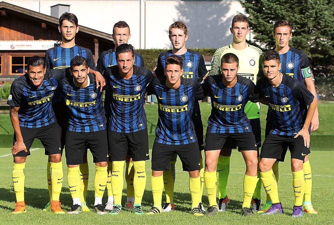  BRUNECK, ITALY - JULY 28:  FC Internazionale Juvenile Team line up before during of the FC Internazionale Juvenile Team training Session on July 28, 2016 in Bruneck, Italy. (Photo by Marco Luzzani - Inter/Inter via Getty Images)  