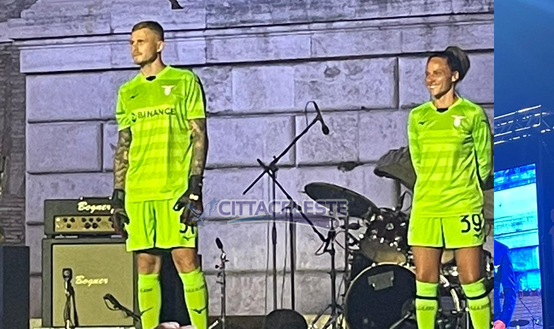 NUOVE MAGLIE / Quasi 10mila in piazza, ecco foto e video della serata! - immagine 7