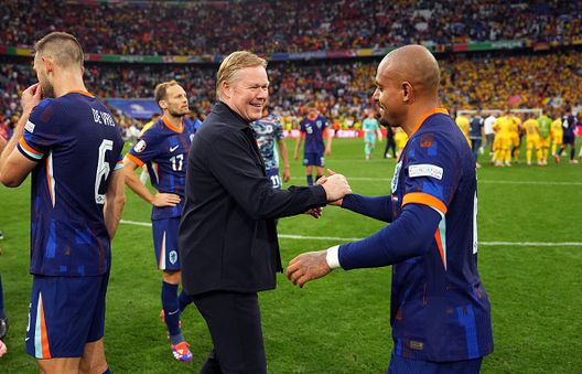 Ronald Koeman, allenatore dei Paesi Bassi, festeggia la vittoria con Donyell Malen dei Paesi Bassi dopo la partita degli ottavi di finale di UEFA EURO 2024 tra Romania e Paesi Bassi alla Munich Football Arena il 2 luglio 2024 a Monaco di Baviera Koeman punta su Depay tra infortuni e scelte tattiche: “Sarà pronto”- immagine 6