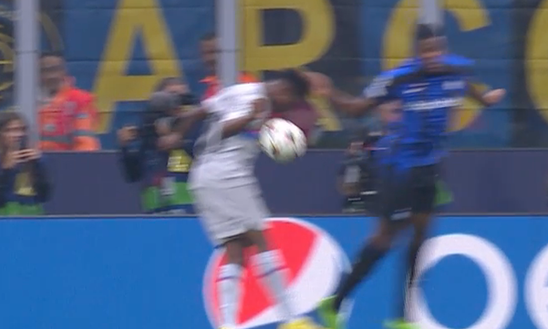 Inter-Barça, la decisione della Uefa: niente stop per Van Boekel. Sarà al Var in Roma-Betis- immagine 2