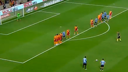 VIDEO Balotelli, Super Mario si prende la scena: gol su punizione al Galatasaray