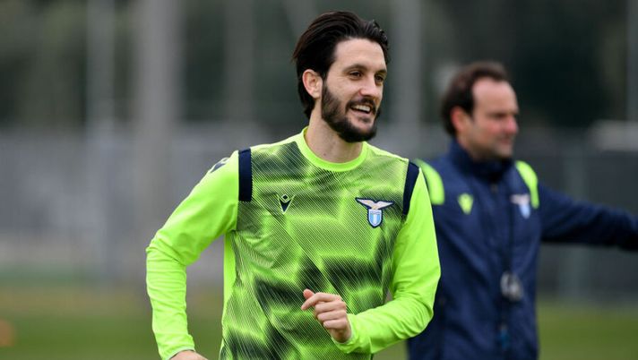 ROME, ITALY - FEBRUARY 03: Luis Alberto of SS Lazio during the SS Lazio training session at the Formello sport center on February 03, 2021 in Rome, Italy. (Photo by Marco Rosi - SS Lazio/Getty Images) Novità Luis Alberto: si è allenato in ritiro, ma la multa arriverà! Sarri lo ha provato così - immagine 1