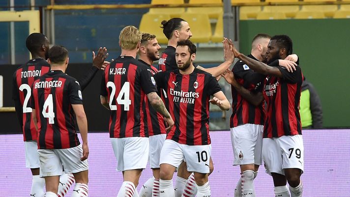 PARMA, ITALY - APRIL 10: Franck Kessie of AC Milan celebrates with his teammates after scoring goal 0-2 during the Serie A match between Parma Calcio and AC Milan at Stadio Ennio Tardini on April 10, 2021 in Parma, Italy. Sporting stadiums around Italy remain under strict restrictions due to the Coronavirus Pandemic as Government social distancing laws prohibit fans inside venues resulting in games being played behind closed doors. (Photo by Giuseppe Bellini/Getty Images) PARMA, ITALY - APRIL 10: Franck Kessie of AC Milan celebrates with his teammates after scoring goal 0-2 during the Serie A match between Parma Calcio and AC Milan at Stadio Ennio Tardini on April 10, 2021 in Parma, Italy. Sporting stadiums around Italy remain under strict restrictions due to the Coronavirus Pandemic as Government social distancing laws prohibit fans inside venues resulting in games being played behind closed doors. (Photo by Giuseppe Bellini/Getty Images)