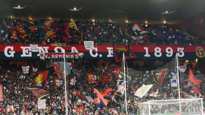 GENOA, GE - SEPTEMBER 26:  Genoa fans during the serie A match between Genoa CFC and Chievo Verona at Stadio Luigi Ferraris on September 26, 2018 in Genoa, Italy.  (Photo by Paolo Rattini/Getty Images)  Genoa