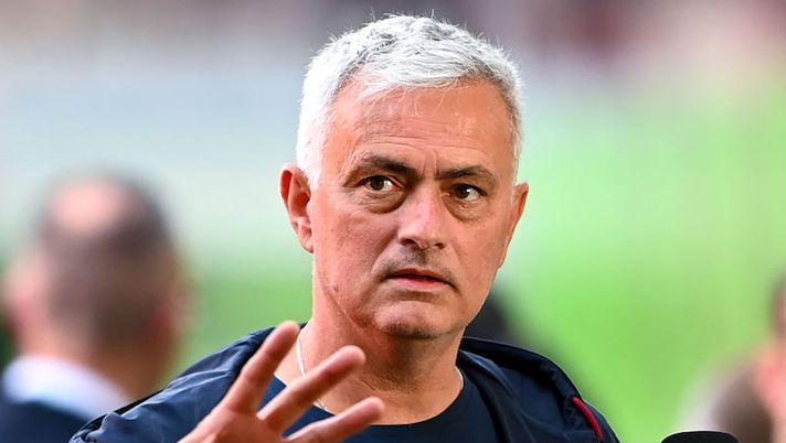Roma's Portuguese head coach Jose Mourinho talks to a reporter as his team inspects the pitch of the National Arena in Tirana on May 24, 2022 on the eve of the UEFA Europa Conference League final football match between AS Roma and Feyenoord. (Photo by OZAN KOSE / AFP) (Photo by OZAN KOSE/AFP via Getty Images) Roma, rilancio in arrivo per Celik: i dettagli dell’operazione che vuole Mourinho - immagine 1