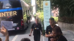 VIDEO FCIN1908 / Arriva il pullman dell’Inter: cori per D’Ambrosio, Nainggolan e De Vrij