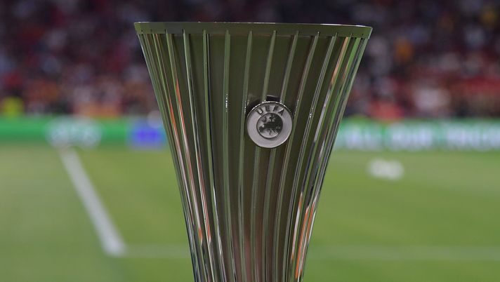 Roma, continua il tour della Conference: portata la coppa all’abbonata più giovane - immagine 1