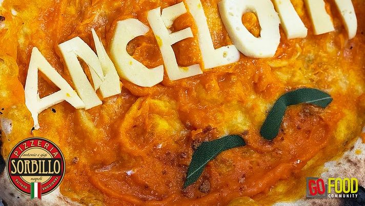 Napoli, è Ancelotti-mania: tra la pizza e la “polemica” del presepe Napoli, è Ancelotti-mania: tra la pizza e la “polemica” del presepe