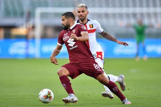  TURIN, ITALY - JULY 16: Tomas Rincon (L) of Torino FC in action against Valon Behrami of Genoa CFC during the Serie A match between Torino FC and Genoa CFC at Stadio Olimpico di Torino on July 16, 2020 in Turin, Italy. (Photo by Valerio Pennicino/Getty Images) 