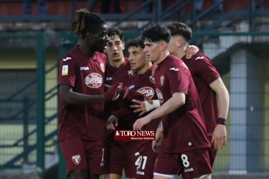Thibo Baeten esulta per il gol dal dischetto nel derby della Mole insieme a N'Guessan e Angori Primavera, Torino-Juventus 3-4: i bianconeri vincono un derby pirotecnico- immagine 2