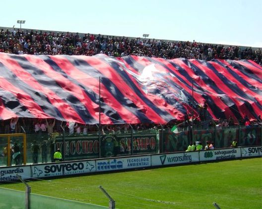 Crotone, focolaio Covid: sono 11 i calciatori positivi- immagine 2