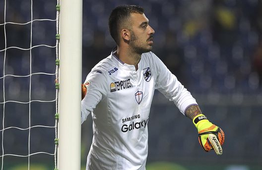 GENOA, ITALY - APRIL 17: Emiliano Viviano of UC Sampdoria directs his defense during the Serie A match between UC Sampdoria and AC Milan at Stadio Luigi Ferraris on April 17, 2016 in Genoa, Italy. (Photo by Marco Luzzani/Getty Images) GENOA, ITALY - APRIL 17: Emiliano Viviano of UC Sampdoria directs his defense during the Serie A match between UC Sampdoria and AC Milan at Stadio Luigi Ferraris on April 17, 2016 in Genoa, Italy. (Photo by Marco Luzzani/Getty Images)