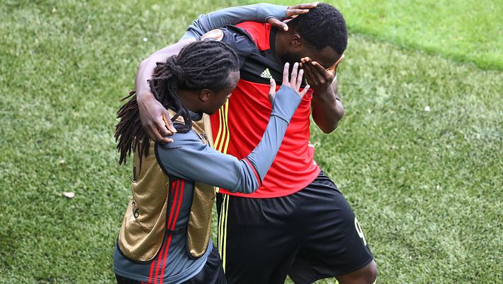 BORDEAUX, FRANCE - JUNE 18: Romelu Lukaku of Belgium celebrates scoring his team's first goal with his brother Jordan Lukaku of Belgium during the UEFA EURO 2016 Group E match between Belgium and Republic of Ireland at Stade Matmut Atlantique on June 18, 2016 in Bordeaux, France. (Photo by Dean Mouhtaropoulos/Getty Images) BORDEAUX, FRANCE - JUNE 18: Romelu Lukaku of Belgium celebrates scoring his team's first goal with his brother Jordan Lukaku of Belgium during the UEFA EURO 2016 Group E match between Belgium and Republic of Ireland at Stade Matmut Atlantique on June 18, 2016 in Bordeaux, France. (Photo by Dean Mouhtaropoulos/Getty Images)