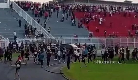 Fiction in campo e provocazioni fra tifosi: duri scontri e per fortuna nessun ferito- immagine 2