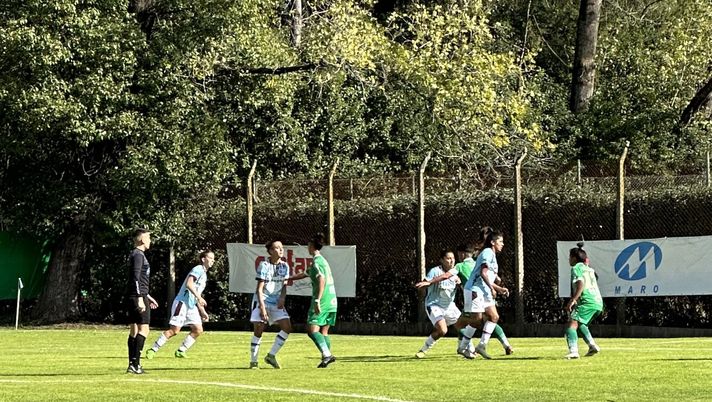 Argentina, partita femminile senza ambulanza allo stadio: l’arbitro sospende la gara… Argentina, partita femminile senza ambulanza allo stadio: l’arbitro sospende la gara… - immagine 1