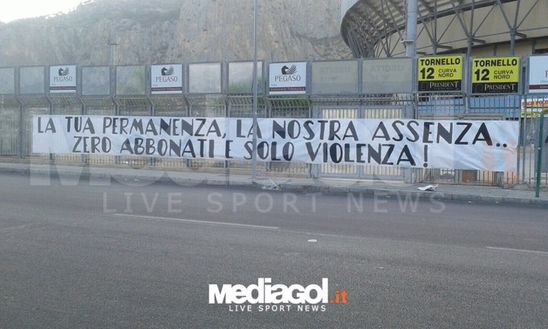 Striscione apparso allo stadio Renzo Barbera Striscione apparso allo stadio Renzo Barbera