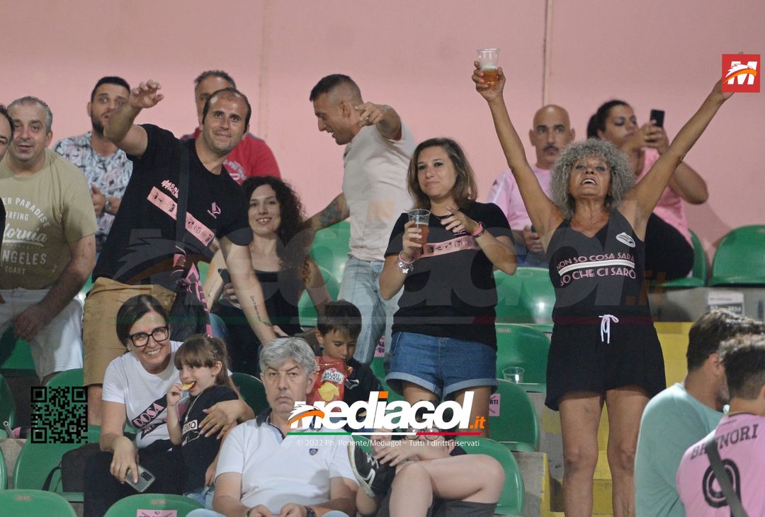 FOTOTIFO, Palermo-Reggiana 3-2 i tifosi allo stadio (gallery) - immagine 1