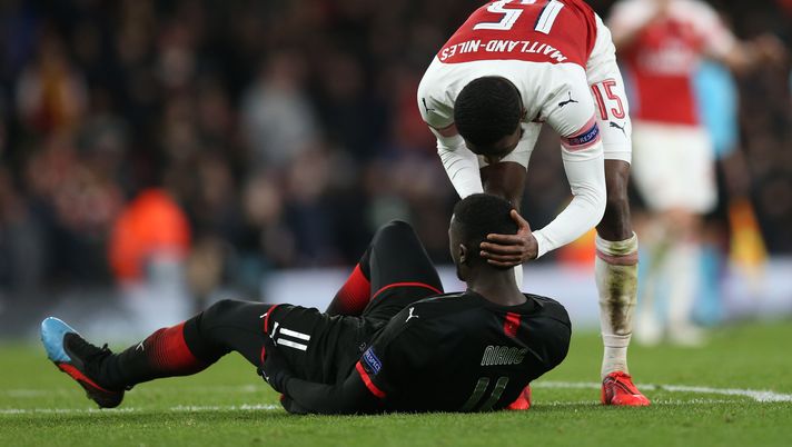 LONDON, ENGLAND - MARCH 14: Ainsley Maitland-Niles of Arsenal consults M'Baye Niang of Stade Rennais after the UEFA Europa League Round of 16 Second Leg match between Arsenal and Stade Rennais at Emirates Stadium on March 14, 2019 in London, England. (Photo by Alex Morton/Getty Images)