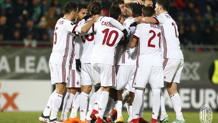 Il Milan festeggia un gol, @acmilan
