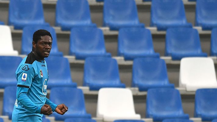 REGGIO NELL'EMILIA, ITALY - FEBRUARY 06: Emmanuel Gyasi of Spezia Calcio celebrates after scoring his team second goal during the Serie A match between US Sassuolo and Spezia Calcio at Mapei Stadium - Città del Tricolore on February 06, 2021 in Reggio nell'Emilia, Italy. (Photo by Alessandro Sabattini/Getty Images) REGGIO NELL'EMILIA, ITALY - FEBRUARY 06: Emmanuel Gyasi of Spezia Calcio celebrates after scoring his team second goal during the Serie A match between US Sassuolo and Spezia Calcio at Mapei Stadium - Città del Tricolore on February 06, 2021 in Reggio nell'Emilia, Italy. (Photo by Alessandro Sabattini/Getty Images)
