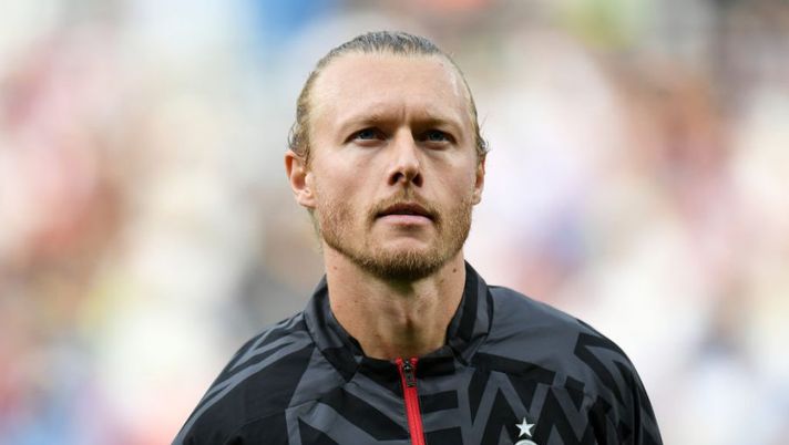 REGGIO NELL'EMILIA, ITALY - AUGUST 30: Simon Kjaer of AC Milan looks on prior to kick-off in the Serie A match between US Sassuolo and AC MIlan at Mapei Stadium - Citta' del Tricolore on August 30, 2022 in Reggio nell'Emilia, Italy. (Photo by Alessandro Sabattini/Getty Images) Milan, da Kjaer a Diaz: dubbi e scelte nella probabile formazione anti-Inter - immagine 1