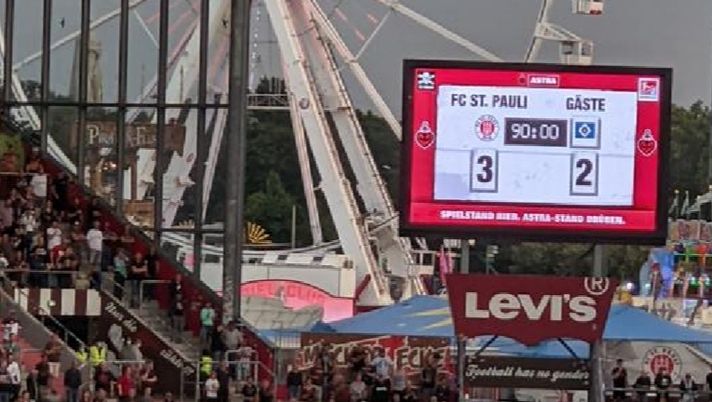 Il St. Pauli e il 3-2 sull’Amburgo: la festa per il derby è proseguita anche a Ferragosto… Il St. Pauli e il 3-2 sull’Amburgo: la festa per il derby è proseguita anche a Ferragosto…