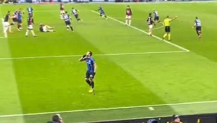 Inter-Milan, i tifosi rossoneri continuano a soffrire Calhanoglu: il gesto del turco dopo il gol - immagine 1