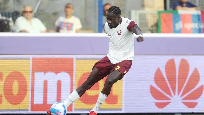 BOLOGNA, ITALY - AUGUST 22: Mamadou Coulibaly of US Salernitana in action during the Serie A match between Bologna FC v US Salernitana at Stadio Renato Dall'Ara on August 22, 2021 in Bologna, Italy. (Photo by Mario Carlini / Iguana Press/Getty Images)