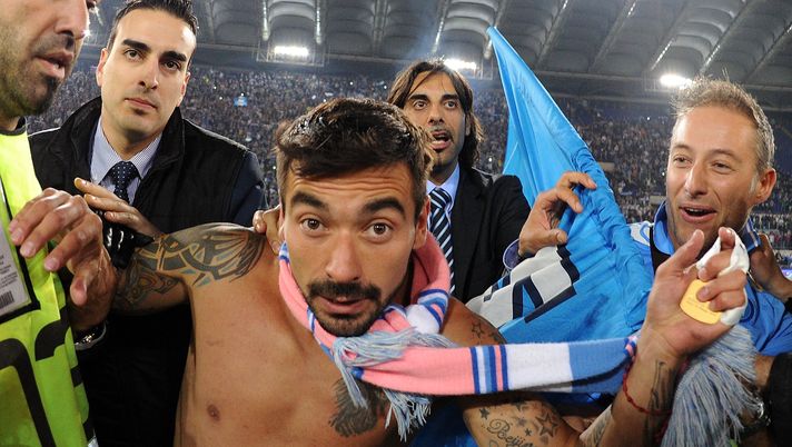 ROME, ITALY - MAY 20:  Ezequiel Lavezzi of Napoli celebrates victory after the Tim Cup final match between Juventus FC and SSC Napoli at Olimpico Stadium on May 20, 2012 in Rome, Italy.  (Photo by Giuseppe Bellini/Getty Images)  ROME, ITALY - MAY 20:  Ezequiel Lavezzi of Napoli celebrates victory after the Tim Cup final match between Juventus FC and SSC Napoli at Olimpico Stadium on May 20, 2012 in Rome, Italy.  (Photo by Giuseppe Bellini/Getty Images)